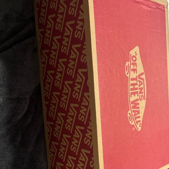 Vans - Picture 4 of 5